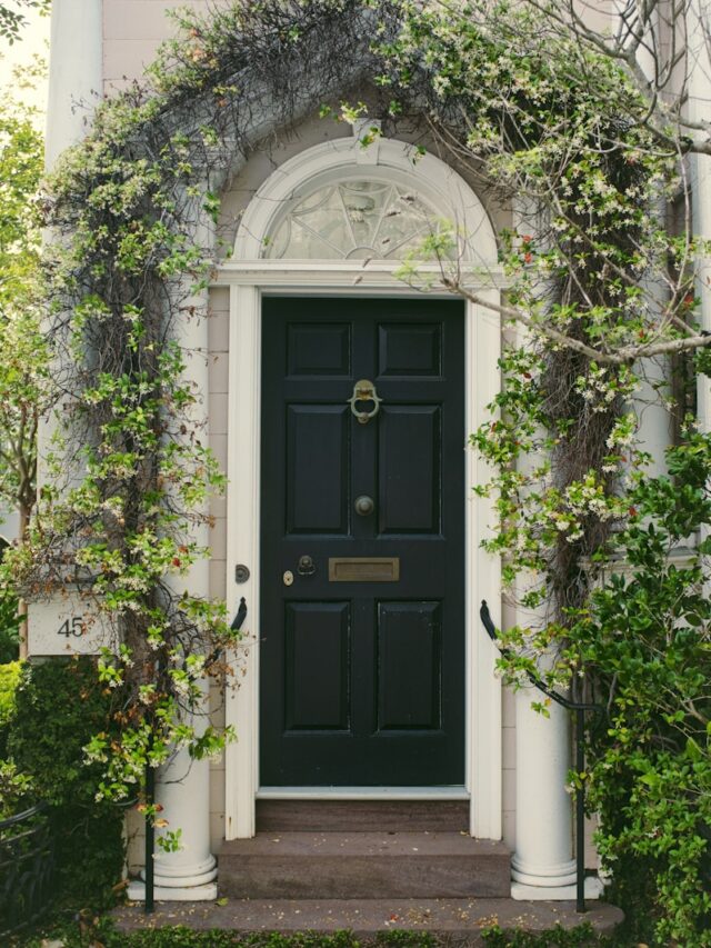 7 Front Door Color Trends That'll Surge in Popularity in 2025, According to Designers