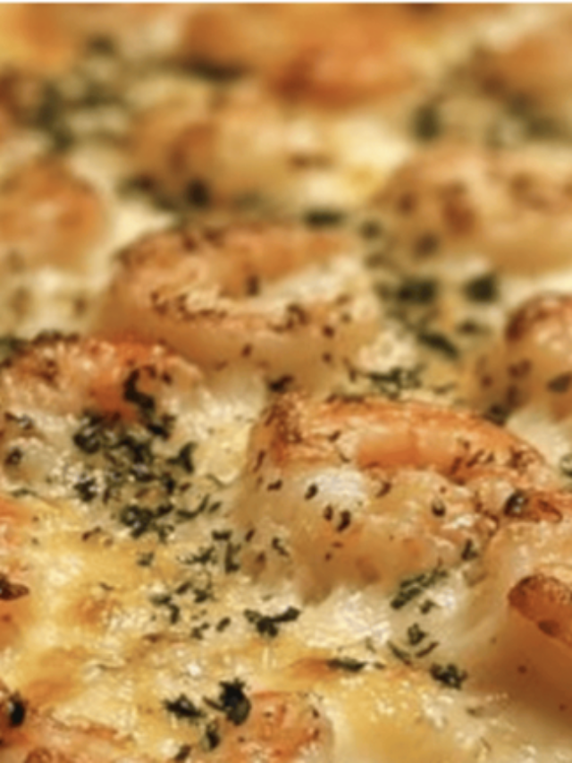 Delicious Baked Shrimp Casserole with Melted Cheese