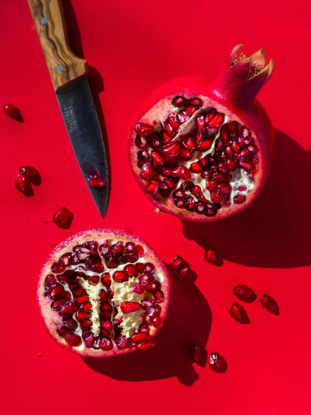 How to Cut a Pomegranate Without Making a Huge Mess