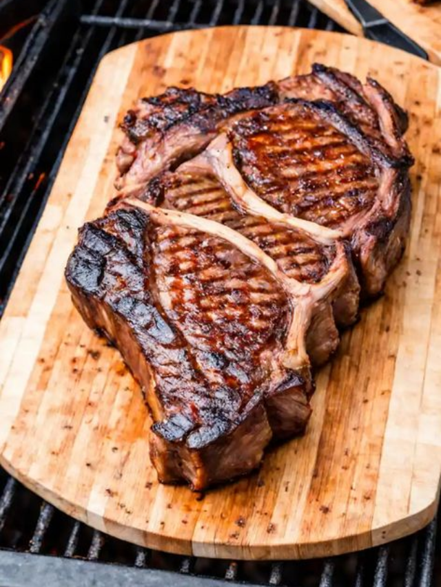 The Etiquette Rule You Should Always Follow When Eating a Bone-In Steak