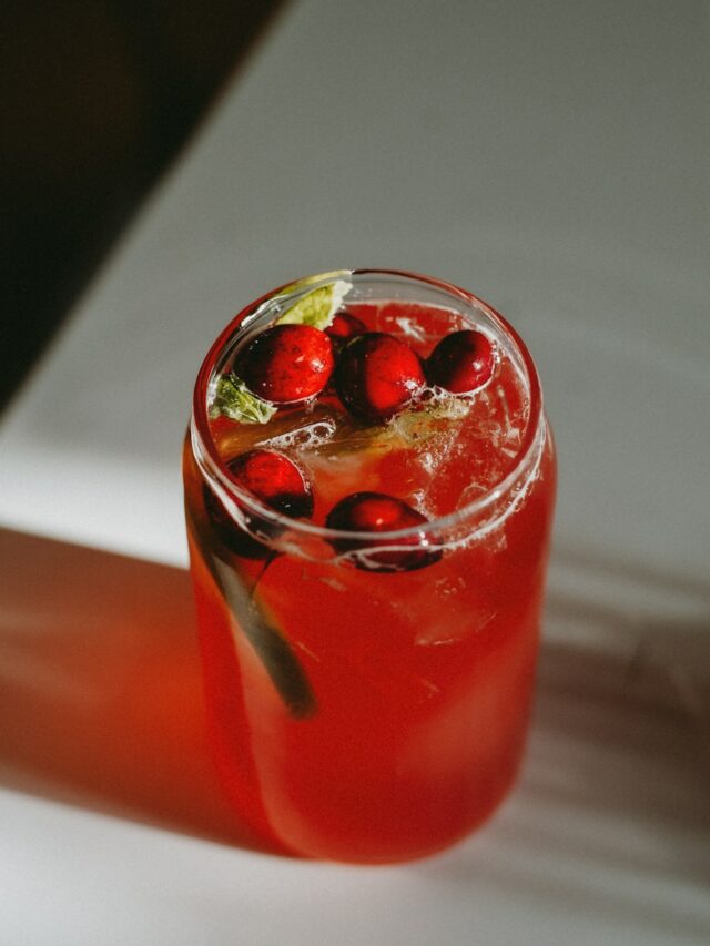 Warm Spiced Cranberry Drink (Non-Alcoholic)