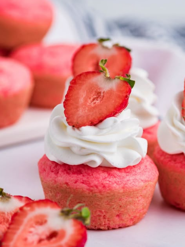 7 Ingredient Strawberry Weight Watcher Muffins!